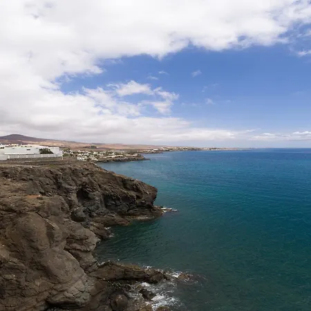 House In Near Playa Del Pirata Дом отдыха *